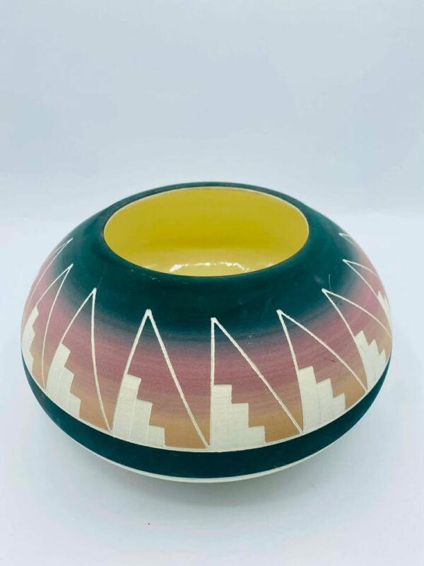 Sioux Native American pottery Bowl/Vase Signed Mishrik Stout