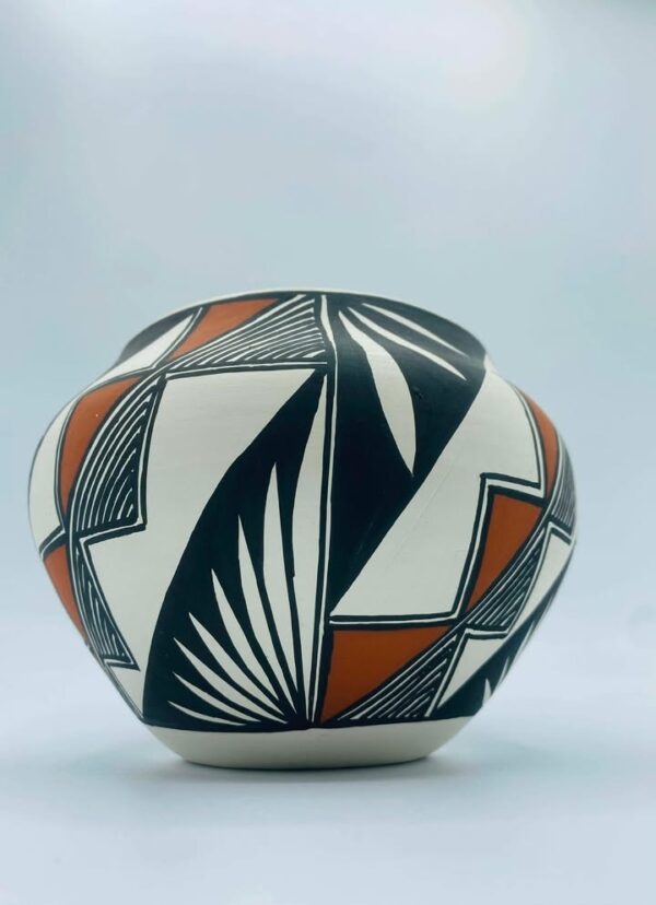 Signed "MG" Acoma Pueblo N.M Native American Pottery Vase