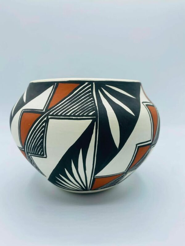 Signed "MG" Acoma Pueblo N.M Native American Pottery Vase