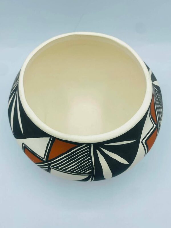 Signed "MG" Acoma Pueblo N.M Native American Pottery Vase