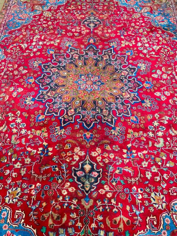 Origin "Khashan" Persian Tribal Rug Hand Knotted Natural Dyes with Central Medallion and Floral Patterns 9'11" X 6'11"