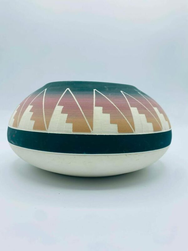 Sioux Native American pottery Bowl/Vase Signed Mishrik Stout