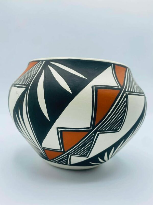 Signed "MG" Acoma Pueblo N.M Native American Pottery Vase