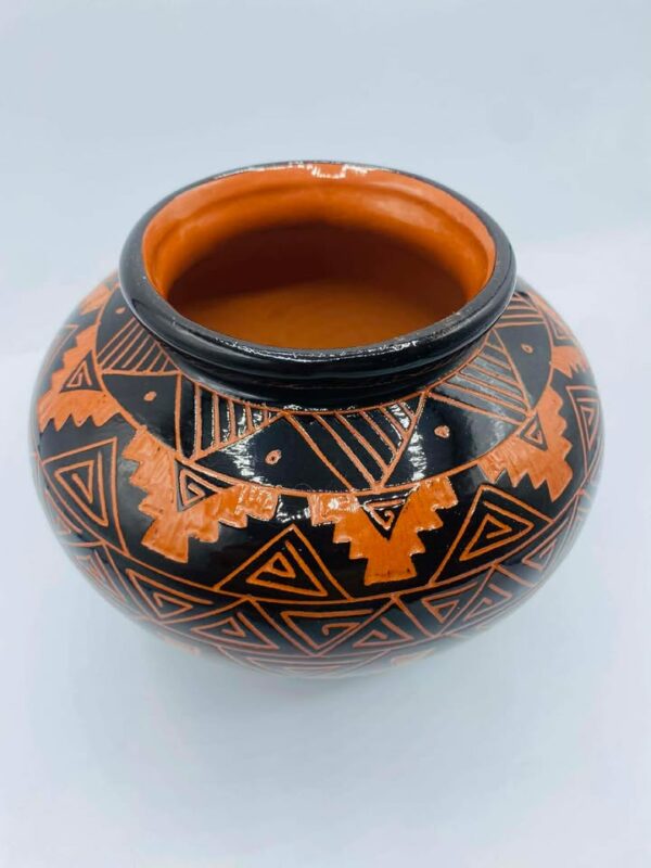 2004 Handcrafted Native American Navajo Etched Pottery Signed